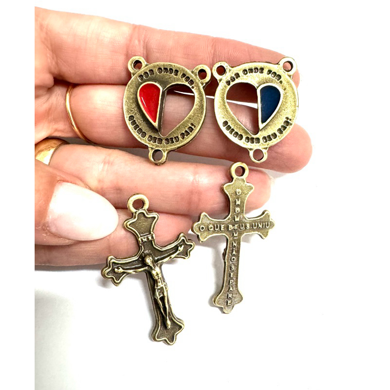 KIT PARA TERÇO DE CASAL -  ENTREMEIO CORAÇÕES PINTADO - Vermelho e Azul em Oferta na Shopee