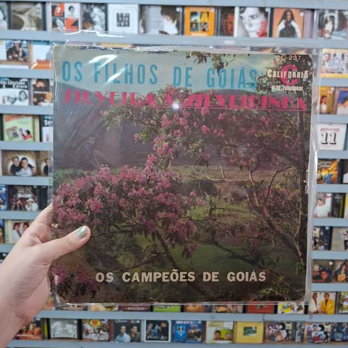 LP VINIL OS FILHOS DE GOIÁS - SILVEIRA & SILVEIRINHA - OS CAMPEÕES DE GOIAS
