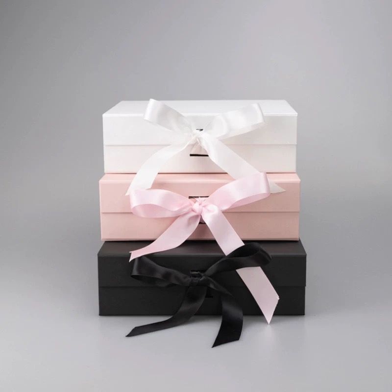Caixa rígida dobrável com fecho magnético e fita de cetim para presente - 1 Unidade