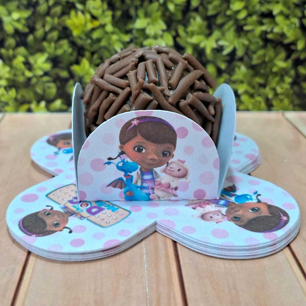 Forminhas 4 Pétalas Personalizada para Doces Brigadeiro, Aniversário, Festa Doutora Brinquedos