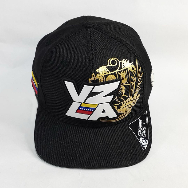 Boné VZLA Béisbol - PRETO - Escudo Dourado - Estampado em Gomas com Logotipo da Venezuelana
