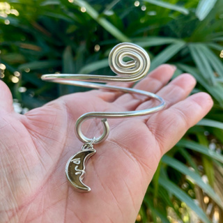 Lançamento Exclusivo Bracelete Espiral com Pingentes Lua Sol Estrela do Mar Cavalo Marinho Figa Calda de Sereia Hippie✨ em Oferta na Shopee