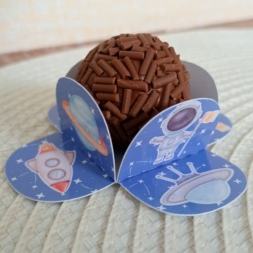 Envio Rápido Forminhas Astronauta Personalizadas Doce Brigadeiro 4 Pétalas Aniversário