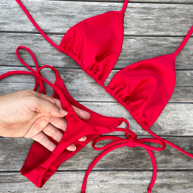 Biquíni Feminino Cortininha Calcinha Micro Fio Lacinho de Amarrar Bronze Verão Sem Bojo