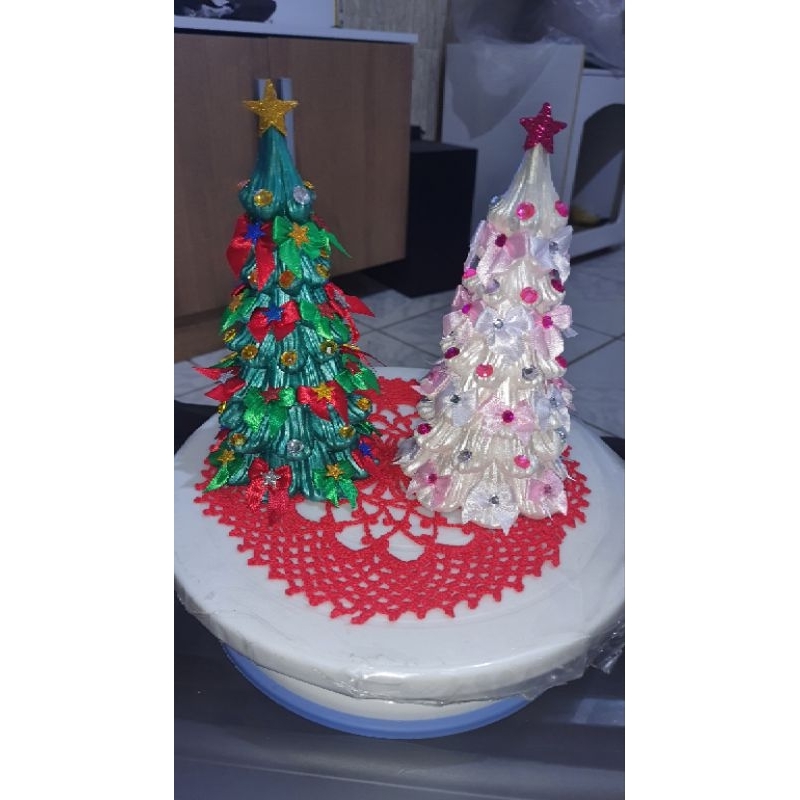 Árvore de Natal com laço rosa e branco - Árvore de Natal verde com laço vermelho e verde - Árvore de Natal White e pink