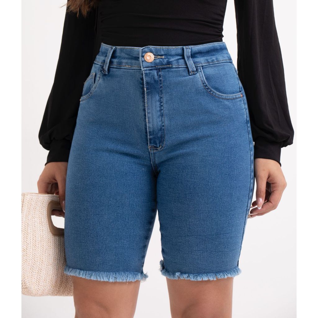 Short Jeans Feminino Pedal Azul Barra Desfiada