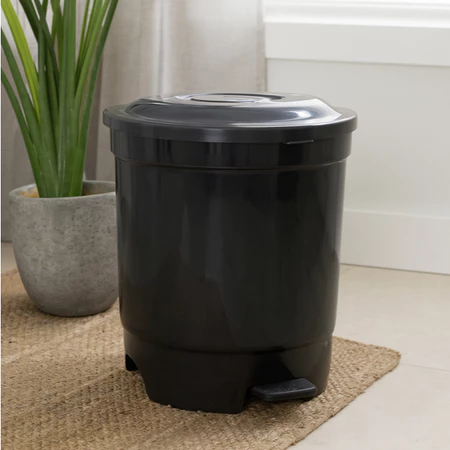 Lixeira 13 Litros Preto Redondo Com Pedal Plástico Banheiro Cozinha