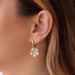 Brinco Feminino Argola Flor Cravejada Para festa, dia a dia, Folheada ou Rodio Branco, Moda Mulher elegante BR49