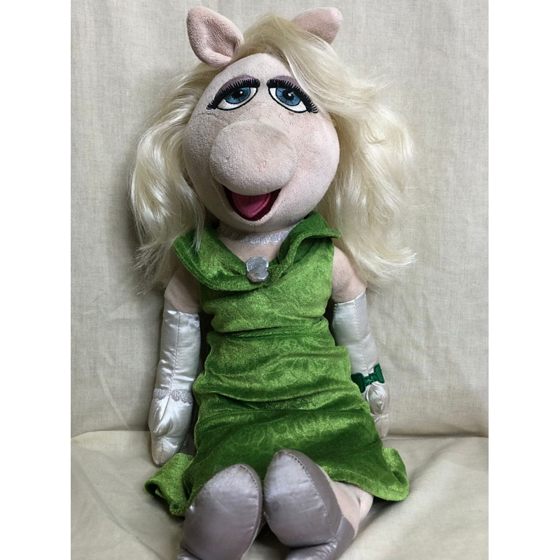Pelúcia Boneca da personagem Miss Piggy, do filme Os Muppets [Usada]