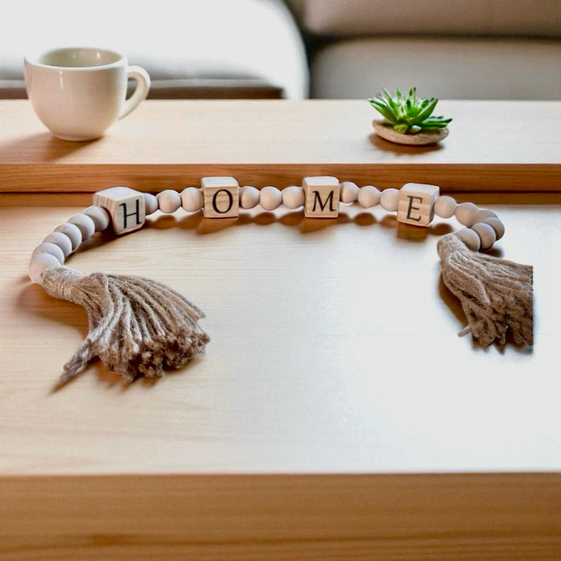 Colar Mesa Decorativo Sala "HOME" 72 cm Contas de Madeira Tassel Toque Rústico e Moderno Decoração Presente