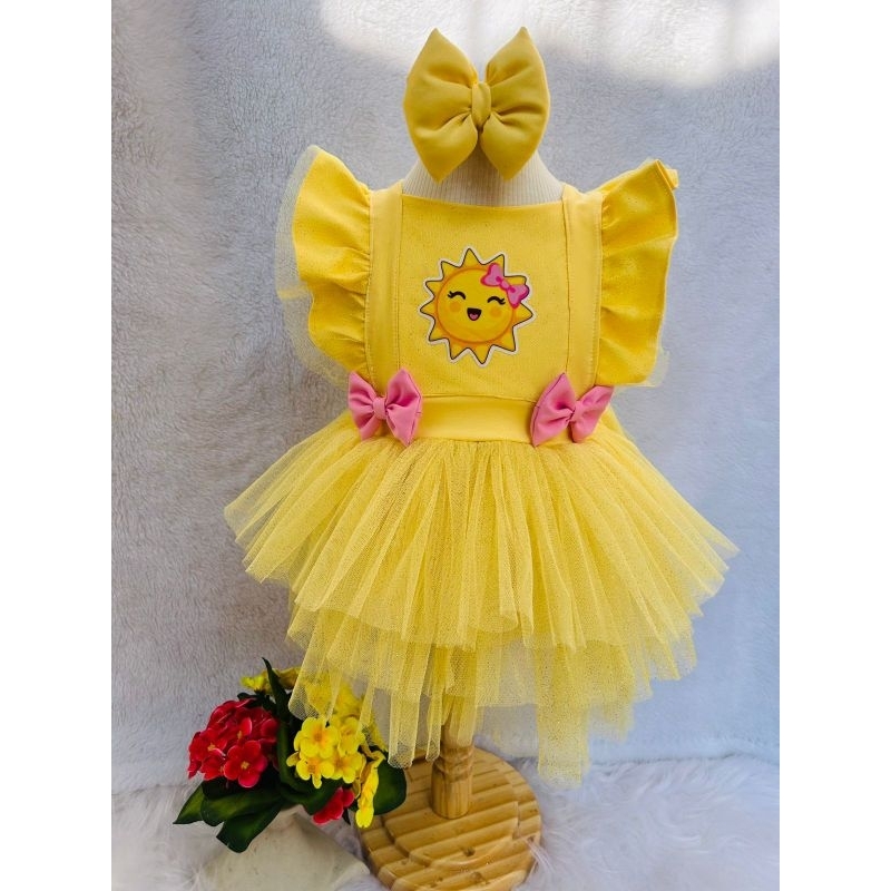 romper salopeti temático infantil vestido menina tema raio de sol amarelo