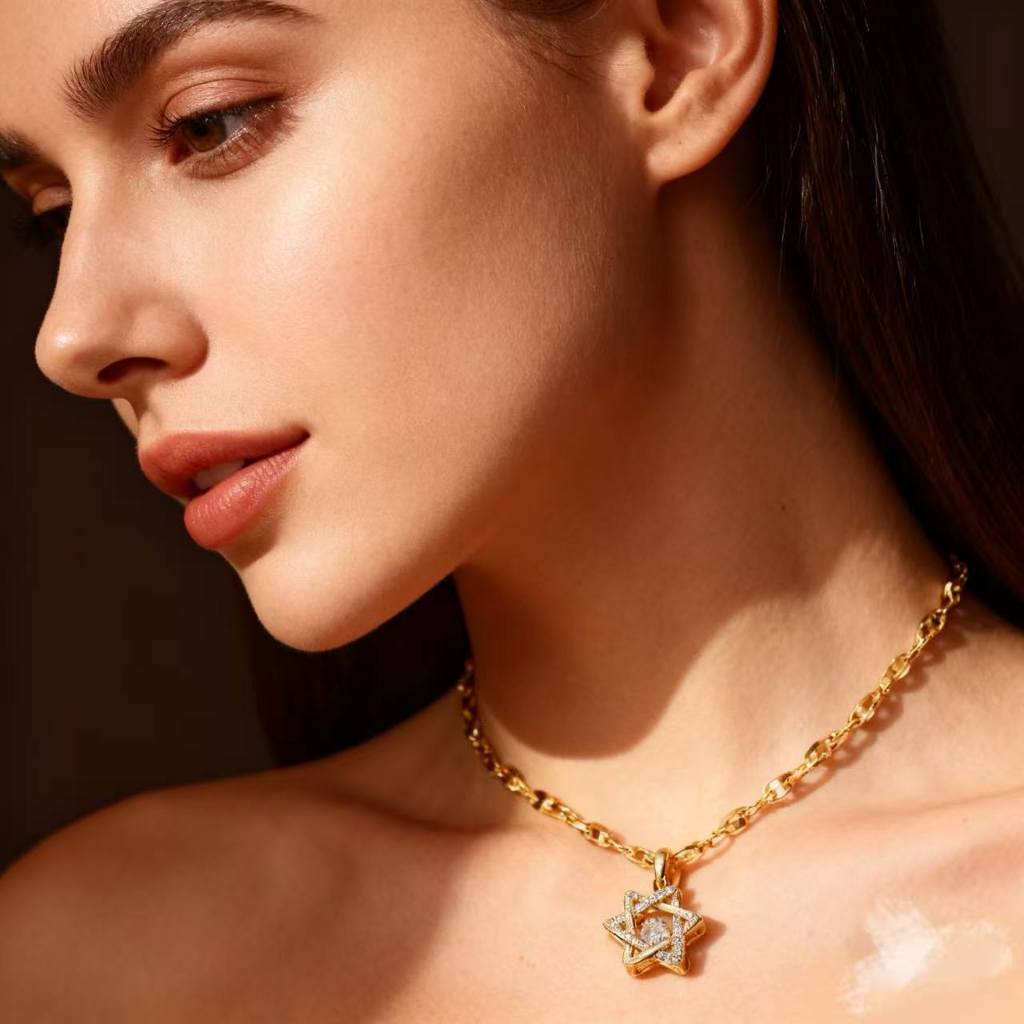Colar Feminino Dourado Pingente Estrela com Zircônias Corrente Elegante Gargantilha Fashion Presente