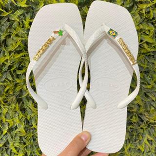 Havaianas Slim Square Branco +Pingente Coqueiro +Bandeira Brasil e Placa Logo em Oferta na Shopee