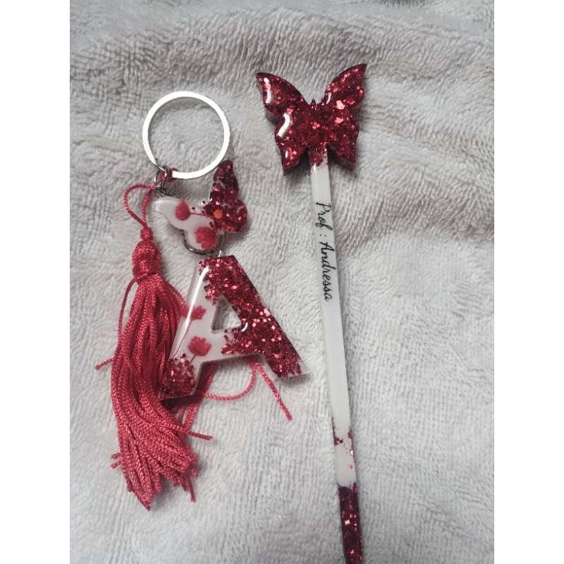 Canetas personalizadas com resina com refil carregável e colocamos nomes