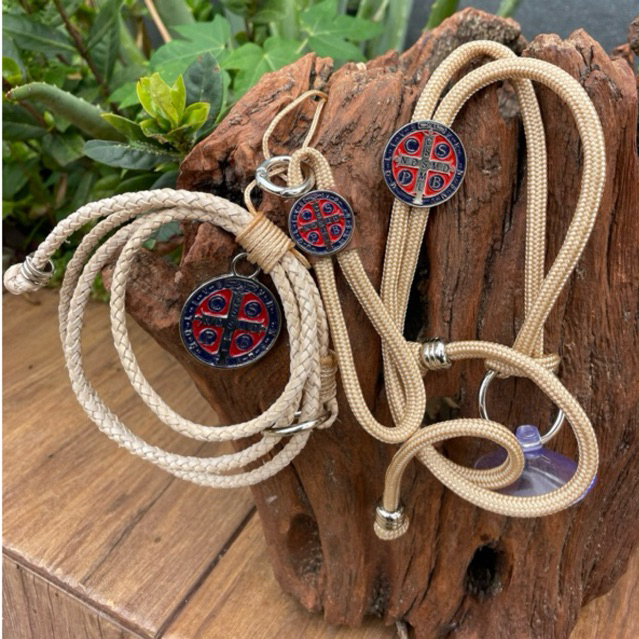 Kit Acessório Suporte de Chapéu para Carro Cowboy Caminhonete + Chaveiro Medalha São Bento | Acessório Agro Country