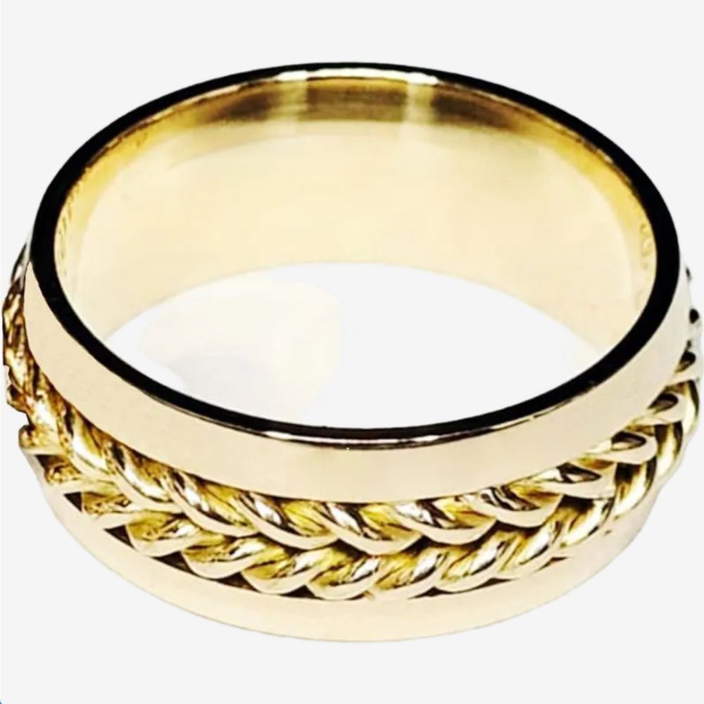 Uma Aliança de Ouro 18k ou 12k Abaulada 7mm 12gr Polida e Anatômica com Trança