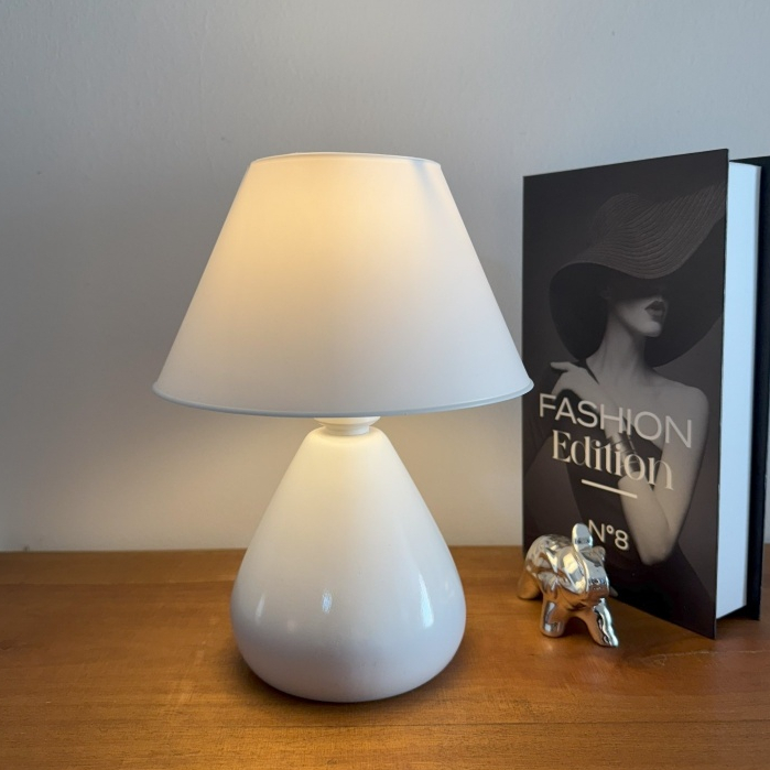 Abajur Luminaria de Ceramica Porcelana Gota Bivolt Com Cupula para Decoração Quarto Escrit...