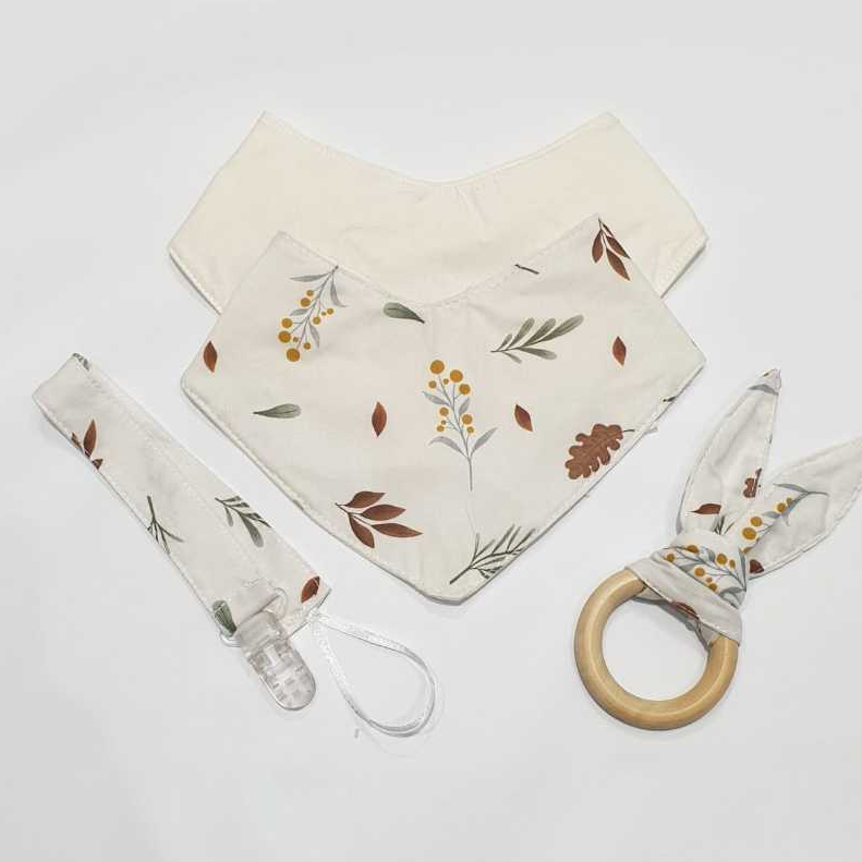 Kit Babador bandana impermeável com prendedor de chupeta e mordedor