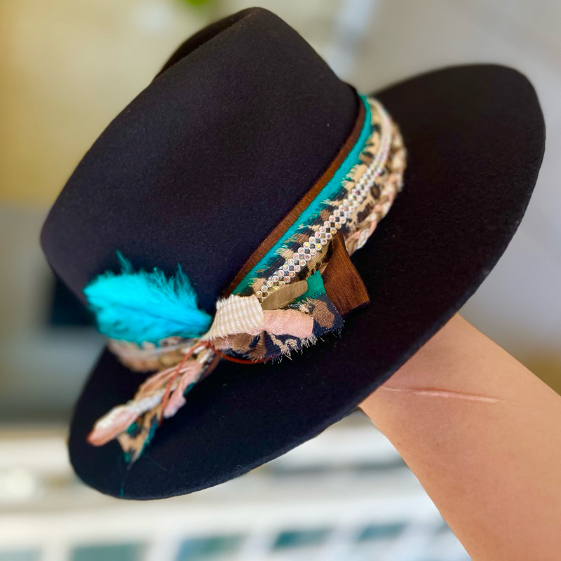 Bandinha para chapéu turquesa look réveillon