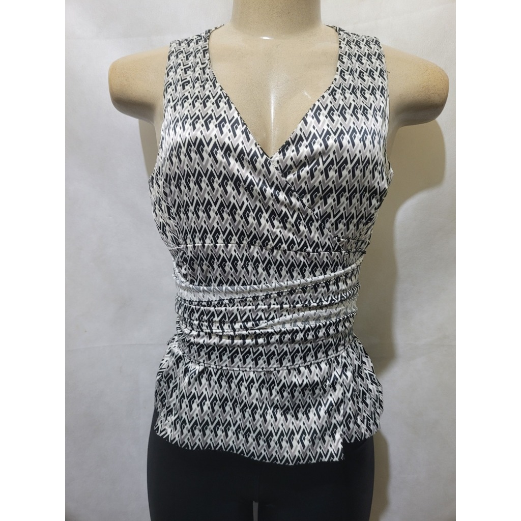 Blusa branca preta colorida estampada transpassar CORTELLE tam P 38 usado bom estado