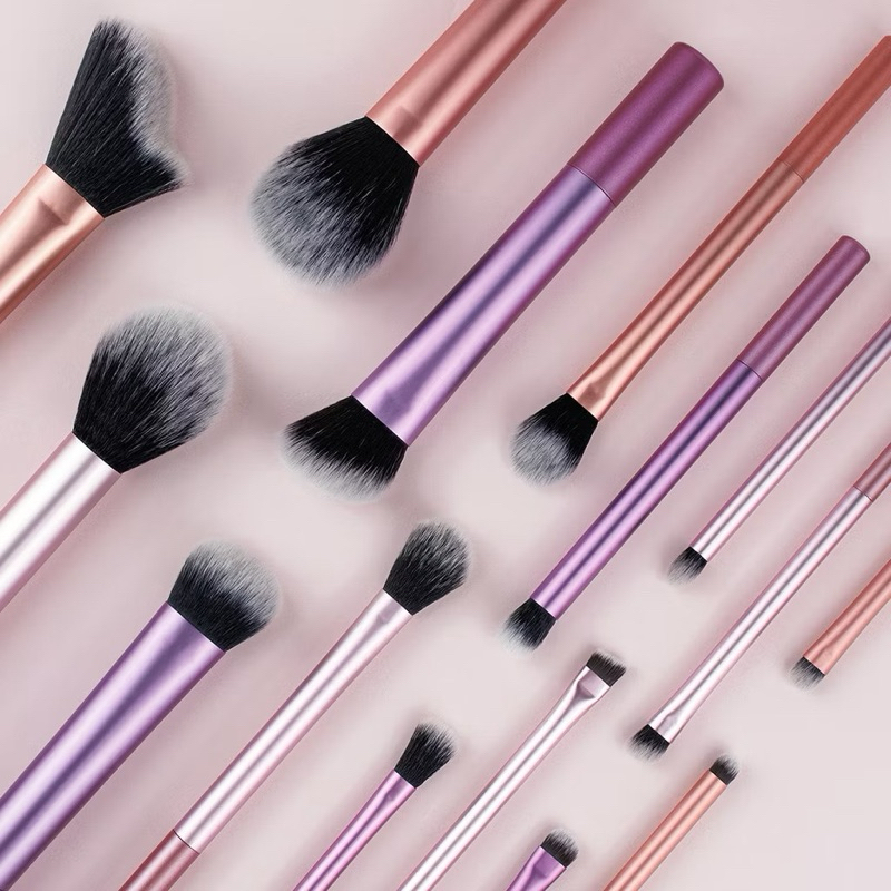 Conjunto de Pincéis Profissionais – Alta Qualidade para Maquiagem Perfeita e Base Sem Falhas em Oferta na Shopee