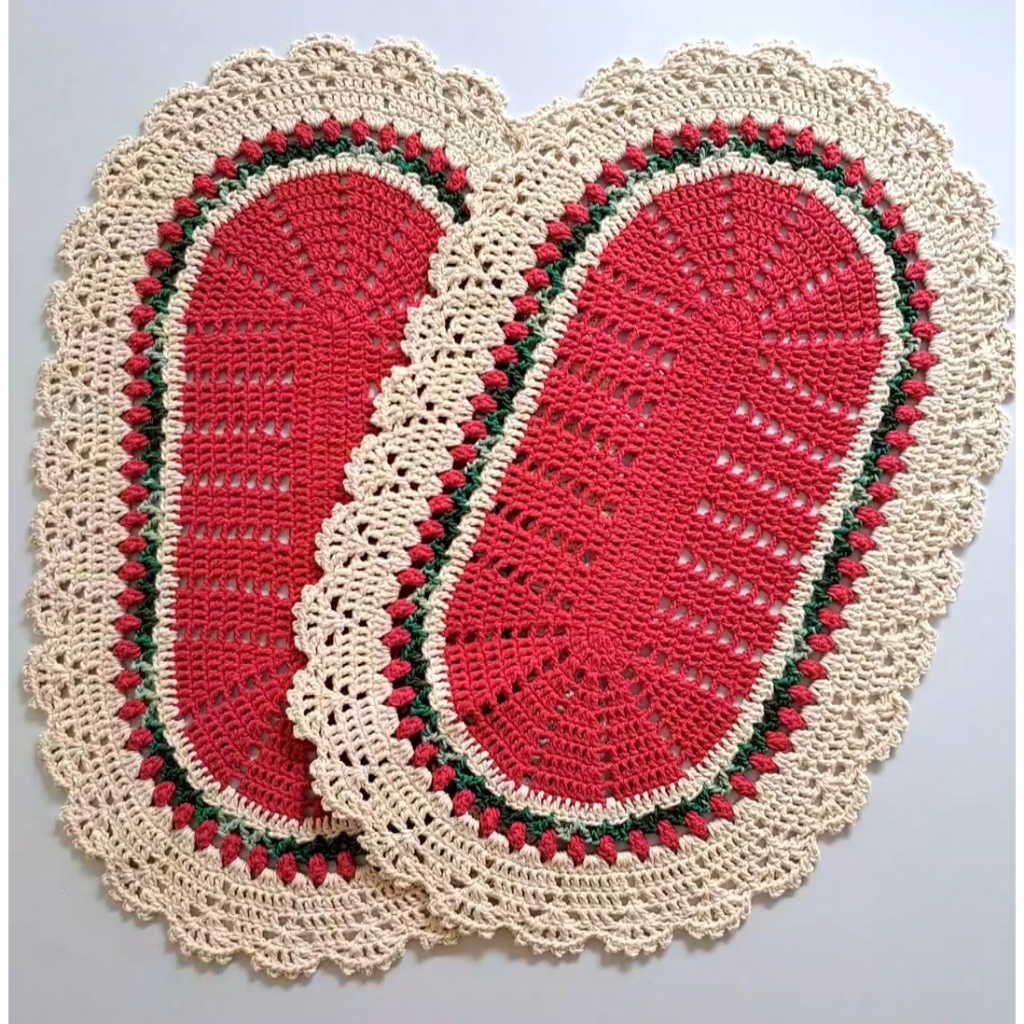 Par de tapete em crochê modelo tulipas  65x50cm