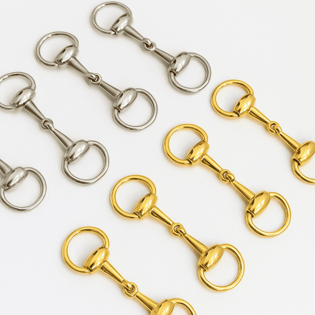 Mini Bridão Hobby Horse Metálico Country Pingente Colares Bolsas Artesanato Dourado ou Prata 7x2cm