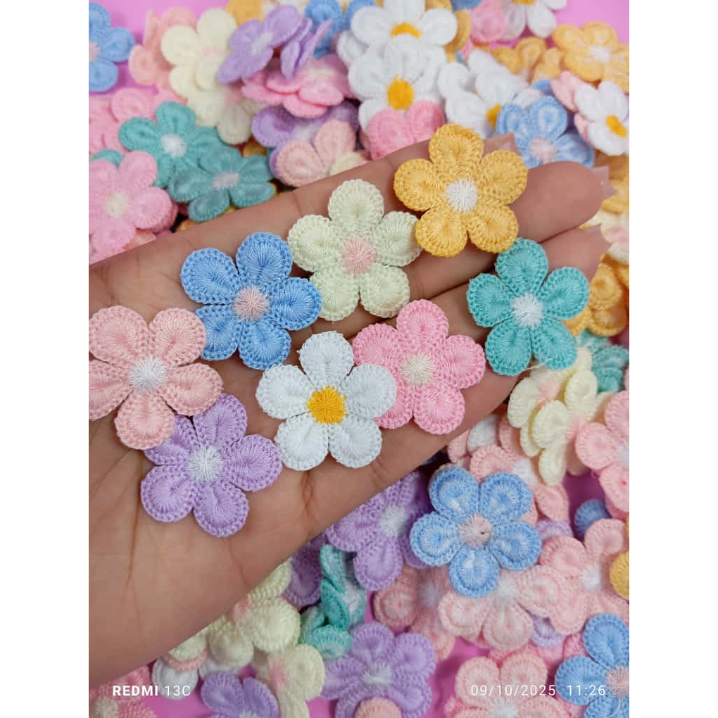Aplique flor de tecido bordadas 3 cm com 10 peças em Oferta na Shopee