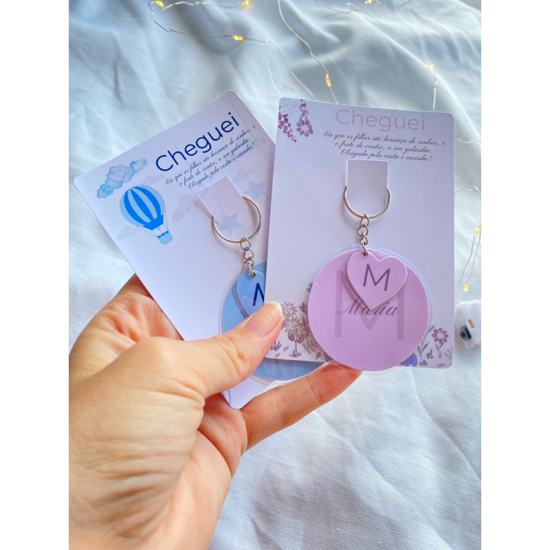 Lembrancinha Maternidade Nascimento Personalizada – Chaveiro Plastificado com Nome e Inicial do Bebê