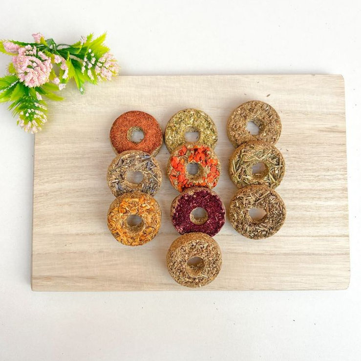 20 Rosquinhas de Feno - 100% Natural - Petisco para coelhos e roedores
