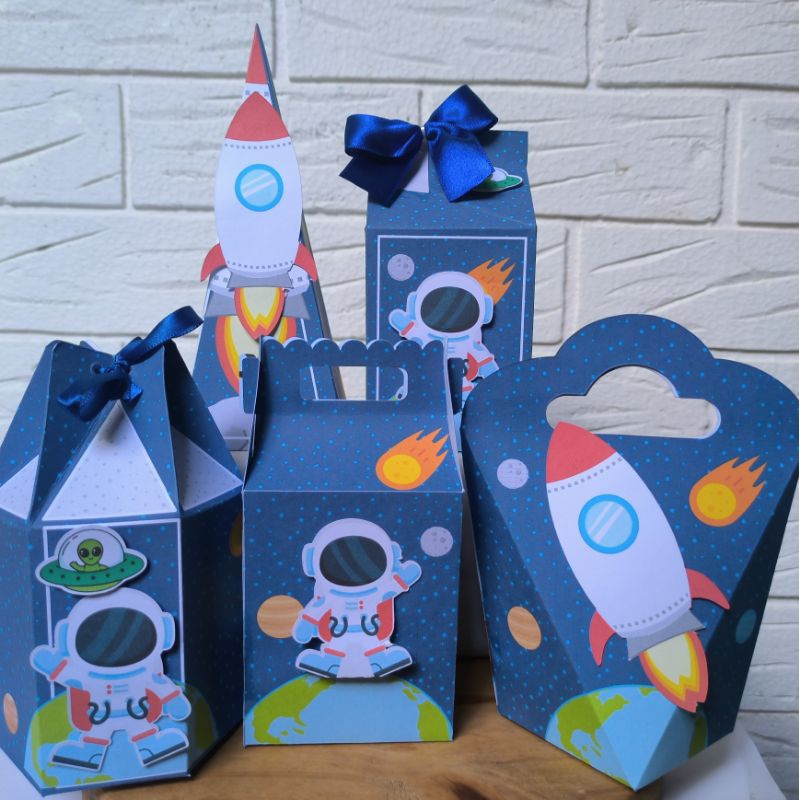 Kit Papelaria Personalizada Astronauta Caixa Caixinha para Festa DESMONTADO