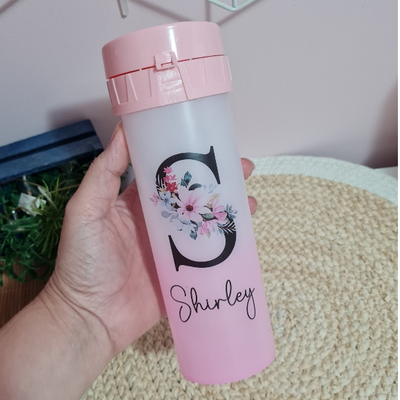 Garrafa Eco Personalizada com Letra inicial + Nome - 7 cores - 480ml - Garrafa de água Acrílica