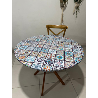 Capa, toalha de mesa TÉRMICA e IMPERMEÁVEL, redonda com elástico.  Azulejos. em Oferta na Shopee