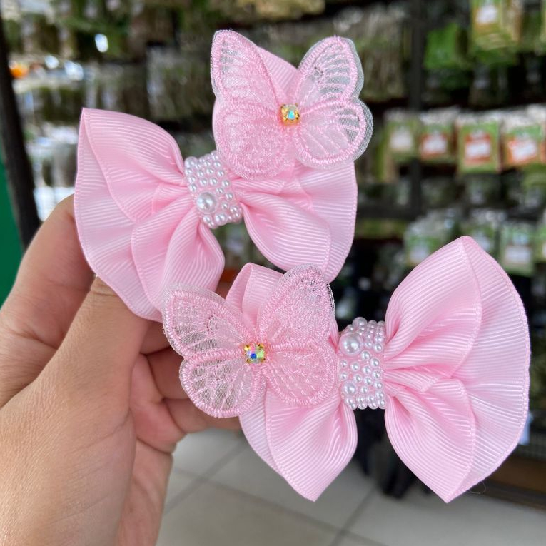 Parzinho de laço franzido com borboleta e pérolas. Laço para batizado/casamento. Laço infantil.