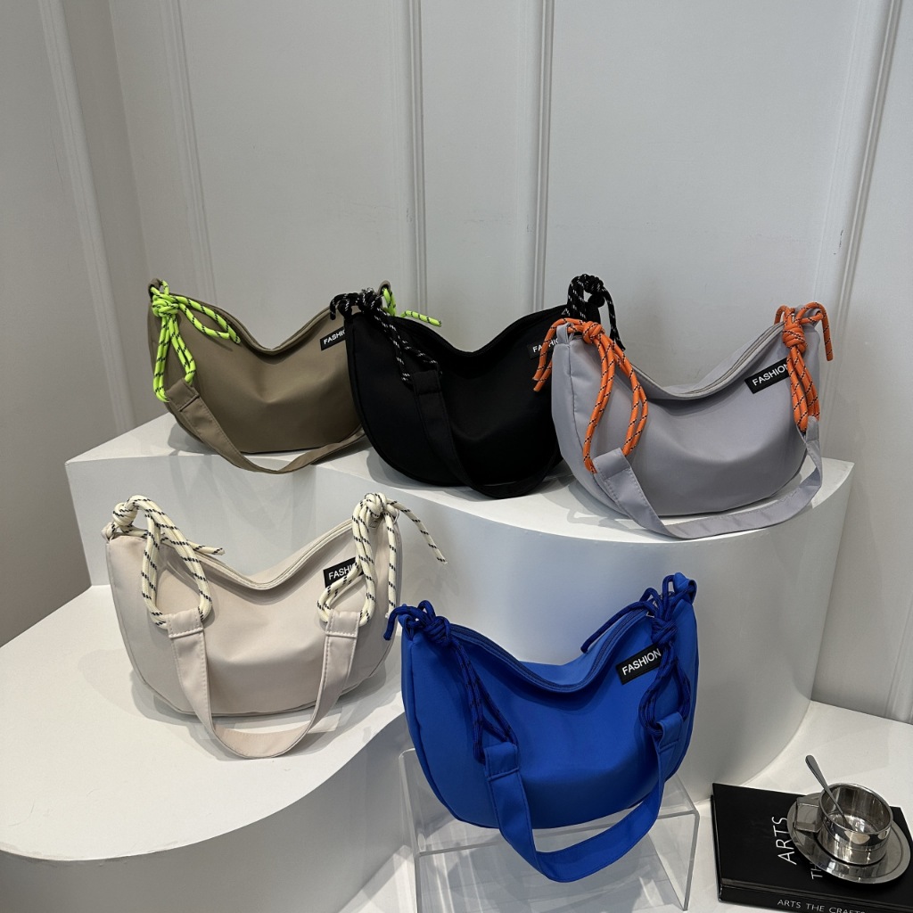 Bolsa feminina transversal poliéster impermeável -meia lua
