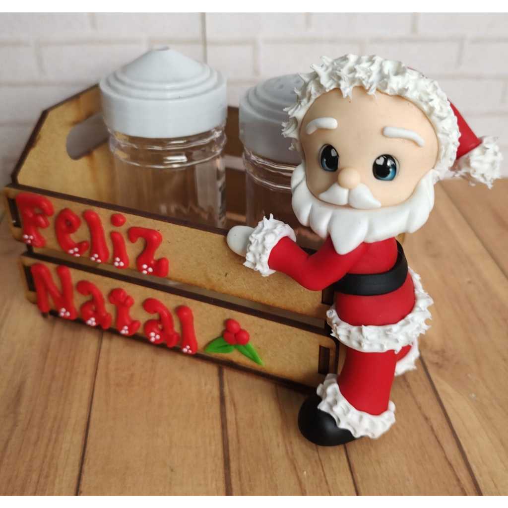 Porta saleiro e paliteiro em madeira no tema Natalino, com papai Noel em biscuit