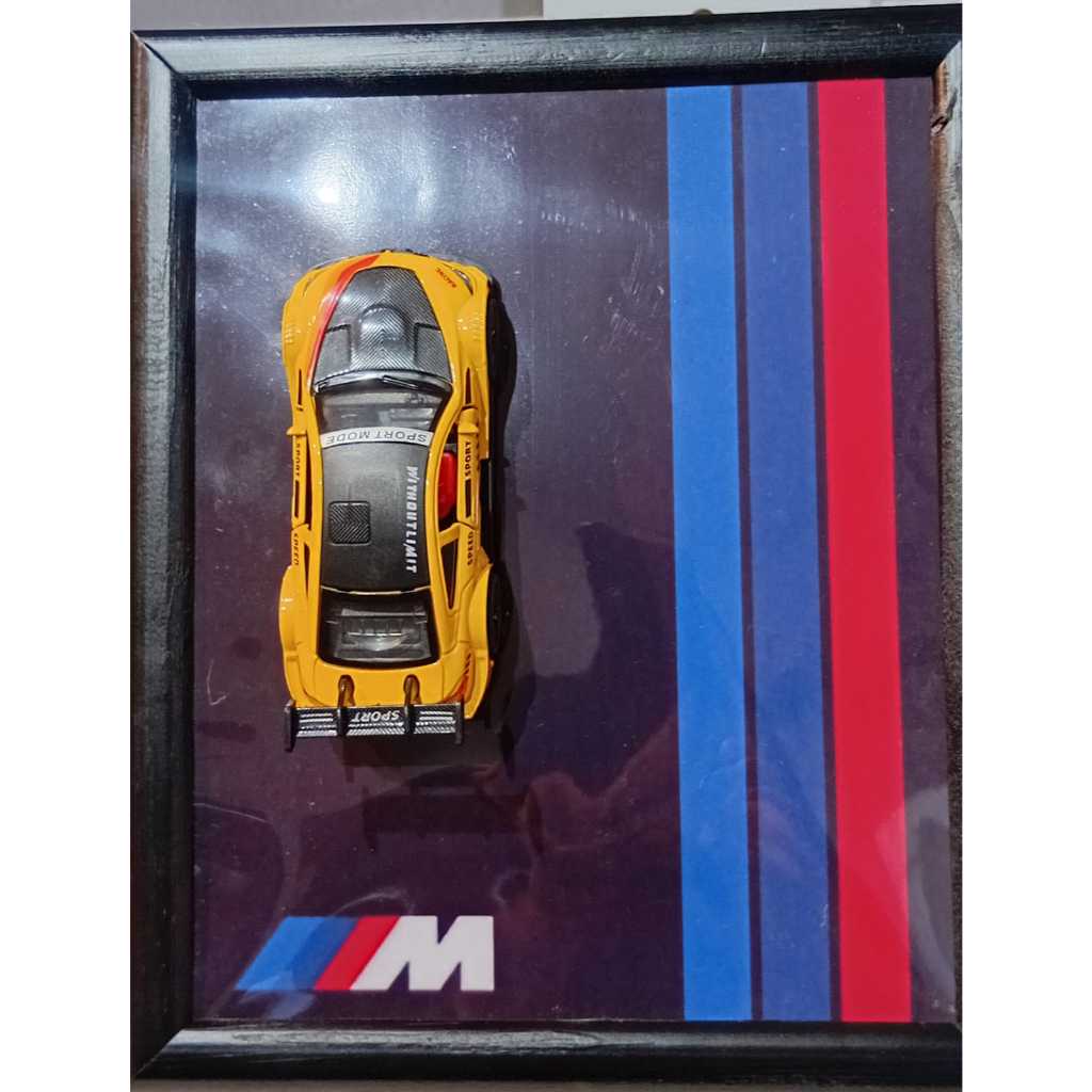 Quadro Decorativo 20x25 com miniatura Escala 1/36 BMW M4