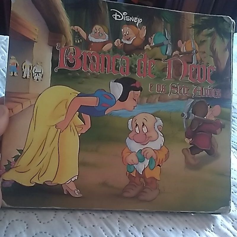 livro Branca de Neve e os Sete Anoes