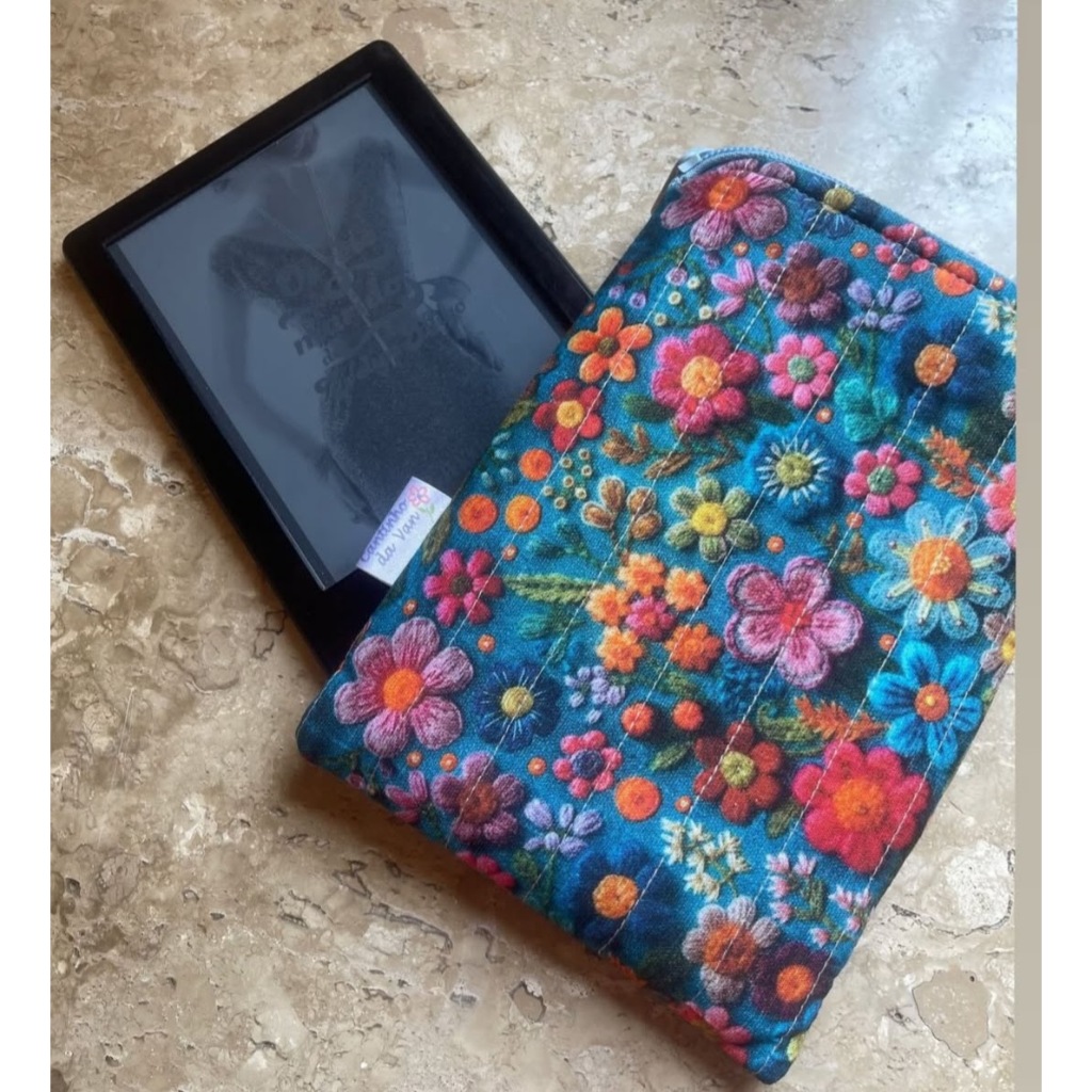 Capa/case para porta kindle  leitor digital em tecido - produto artesanal