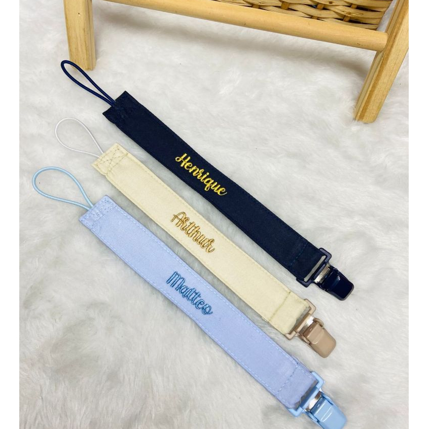 Prendedor de chupeta personalizado com nome minimalista (1UNIDADE) em Oferta na Shopee