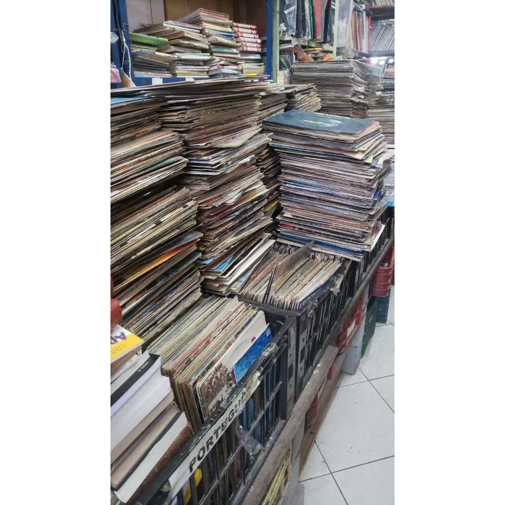 Vinil Tenha um Ritual Surpresa e Alegre 6 Discos Podem Conter Riscos Temas Aleatórios por R$ 26,00 Reais