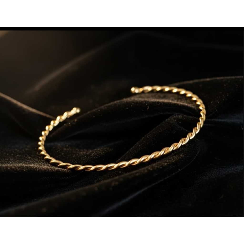 Bracelete Torcido Karinay - Banho Ouro 18k Semijoias