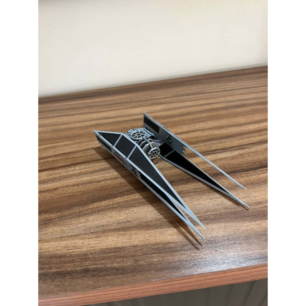TIE Silencer Caça Kylo Ren Star Wars Elite Primeira Ordem Miniatura para Montar