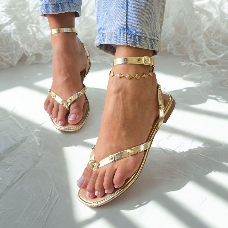 Sandália Rasteirinha Bico Quadrado Feminina, Com Detalhes De Spikes Confortável e Estilosa