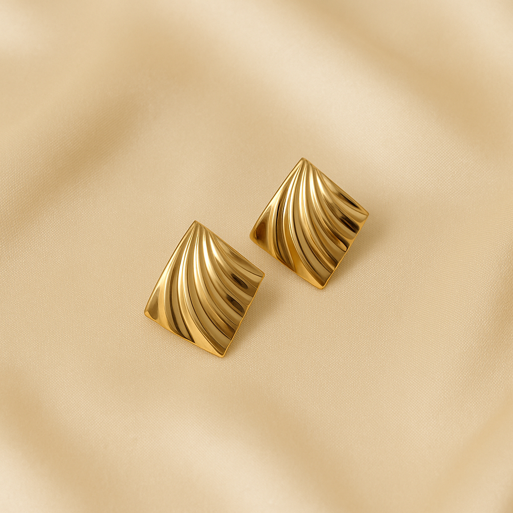 Brinco Feminino Geométrico Quadrado Design Moderno Banhado a Ouro 18k com Garantia