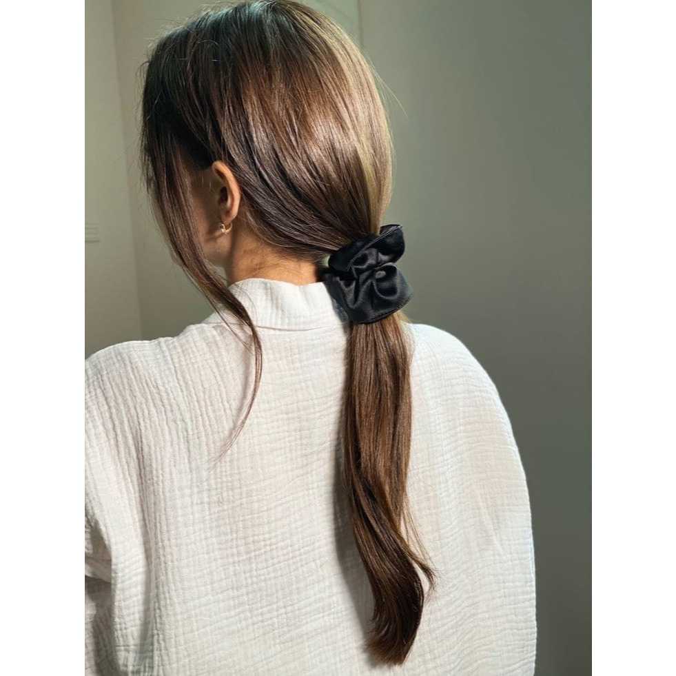 Xuxinha Scrunchie de Cetim Lacinho Xuxa Cabelo Mimo, Presente, Brinde, Lembrancinha — imagem 2 de 2