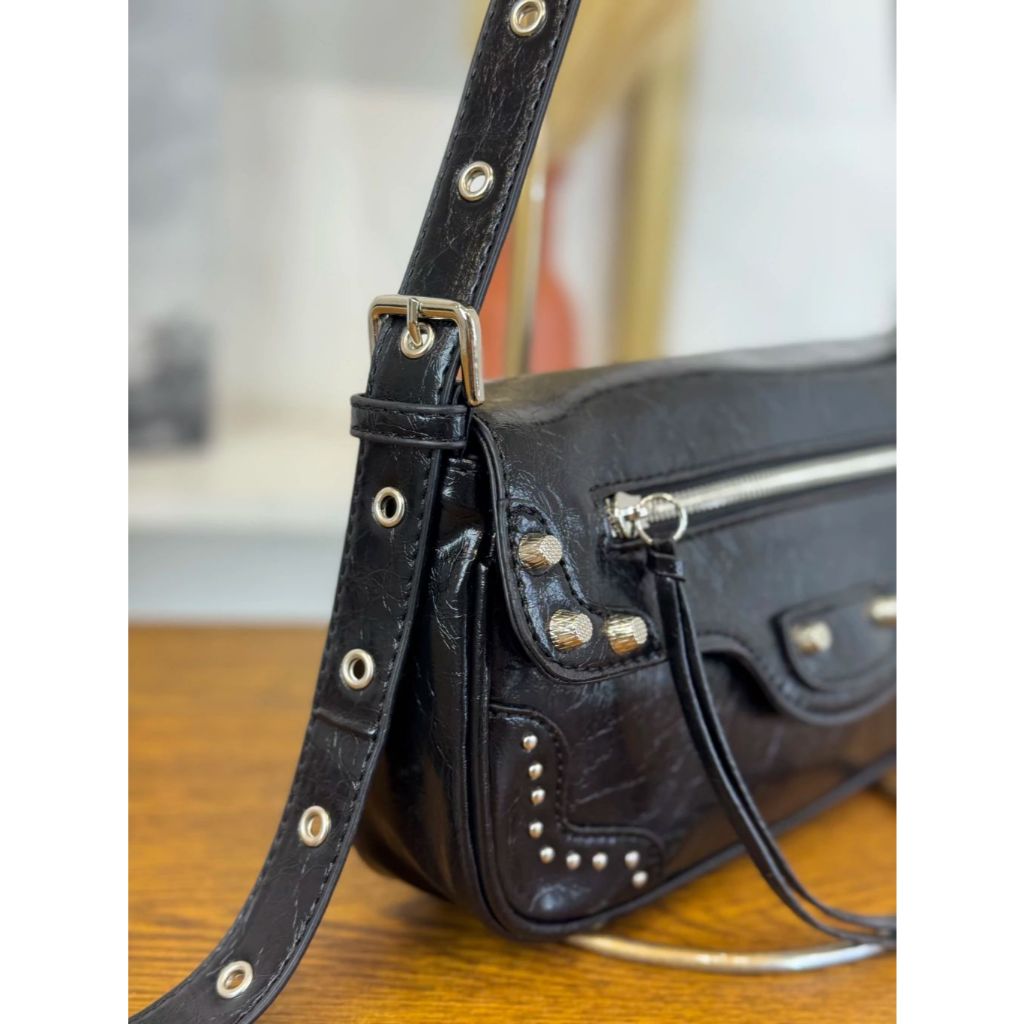 Bolsa Baguete Feminina Sofisticada Detalhes Metálicos Transversal e Ombro Tendência — imagem 2 de 2