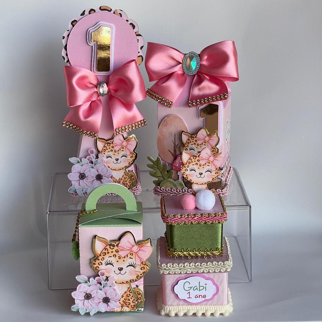 Lembrancinha Personalizado Kit Luxo Safari Rosa, Oncinha, Onça |MONTADO, C/ LAÇO  E COM TAG 3D/ Caixinhas / Aniversário