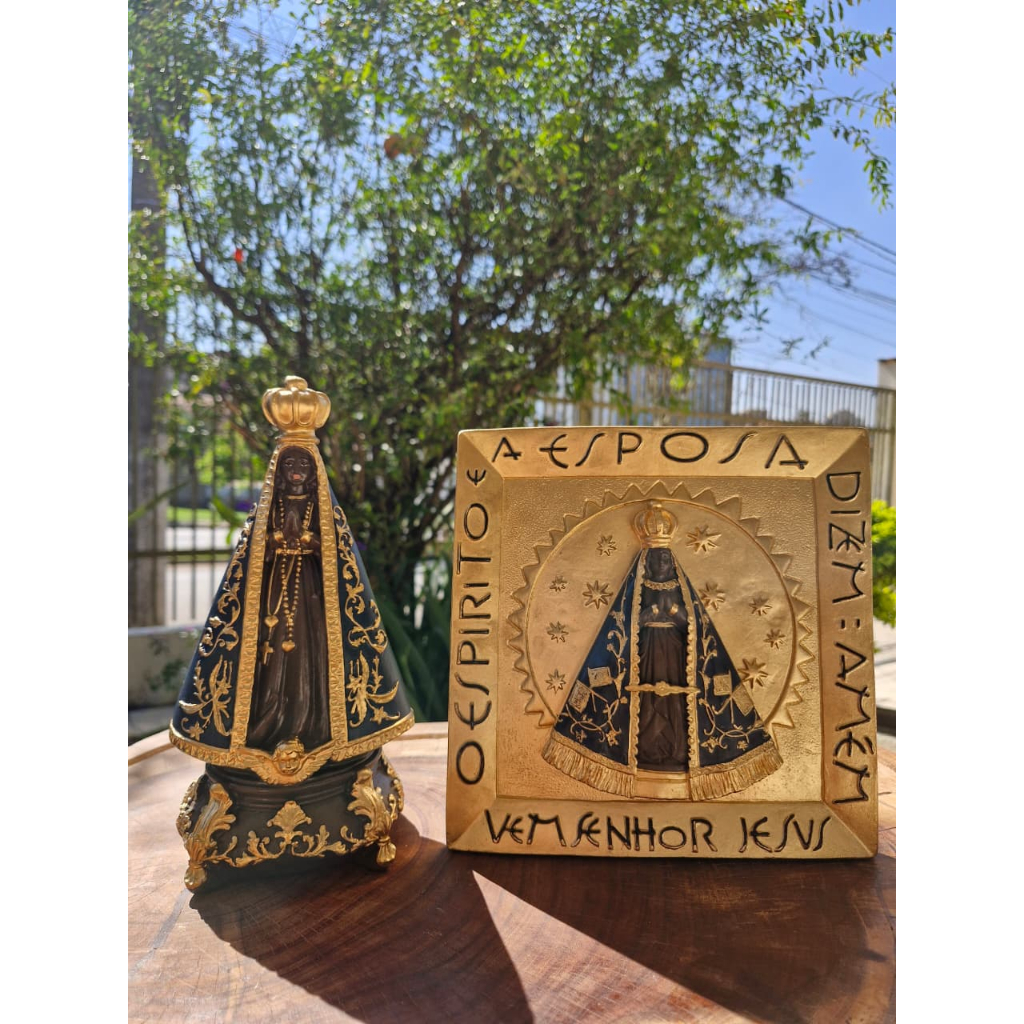 KIT Nossa Senhora Aparecida + Placa NS Aparecida com gancho atrás, peças feitas em gesso maciço. Presente/decoração.