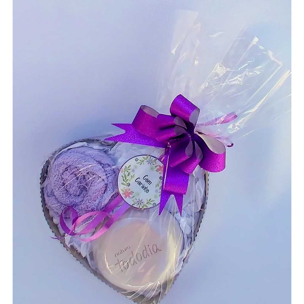 Kit  Presente Natura Tododia Feminino : Com 1 sabonete 90g + 1 Toalhinha.